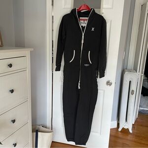 EUC onepiece onesie in navy blue color. Great for staying cosy in the winter.